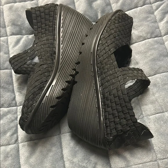 Women's Black Woven Platform Shoes. Used in Great Cond. Size 5 - Picture 7 of 7